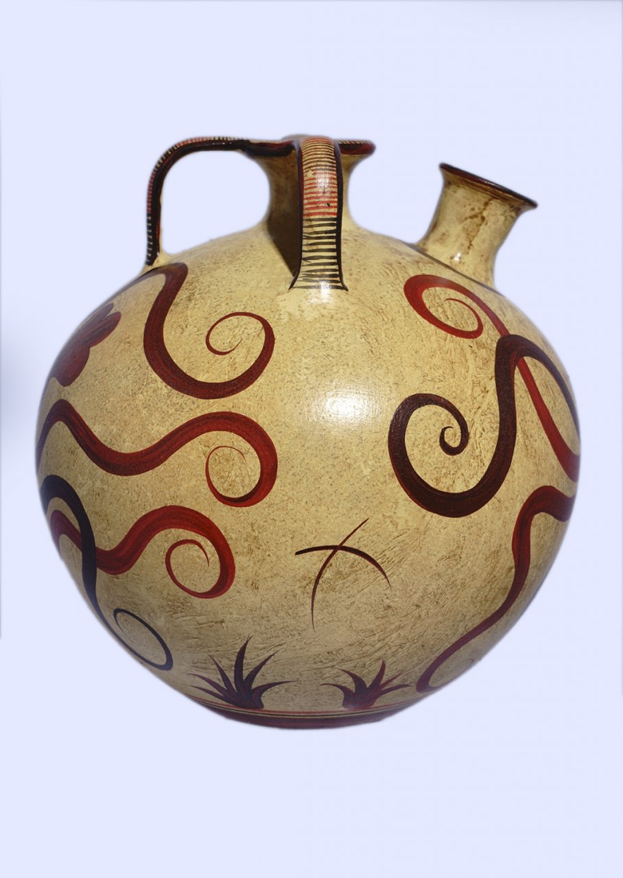 Minoan Greek false - neck amphora with an octopus